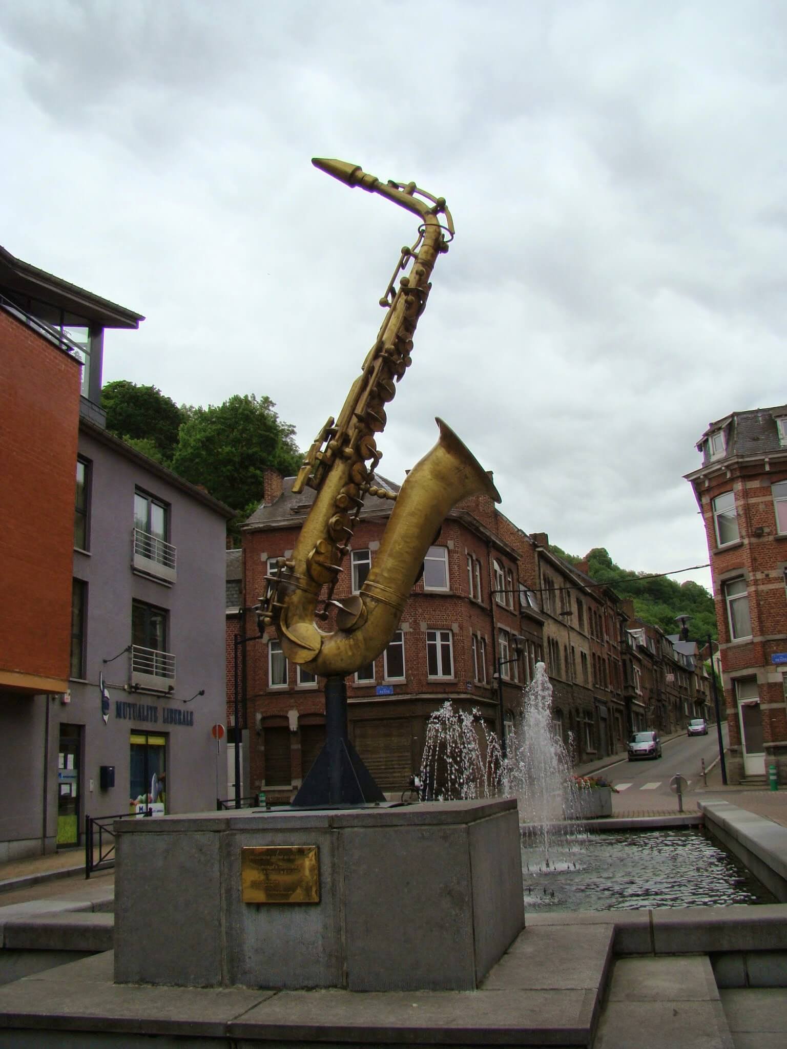Saxophone monument
